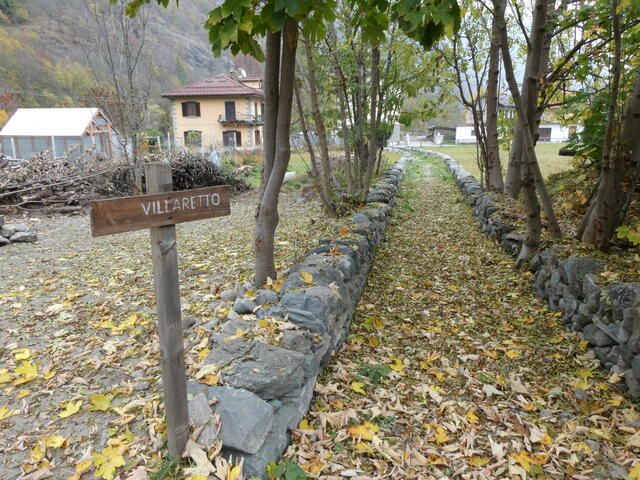 sentiero tra muretti in pietre a secco a Villaretto